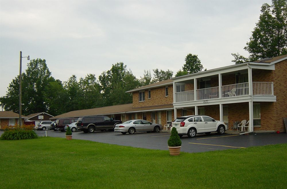 Chateau Motor Lodge Grand Island Bagian luar foto