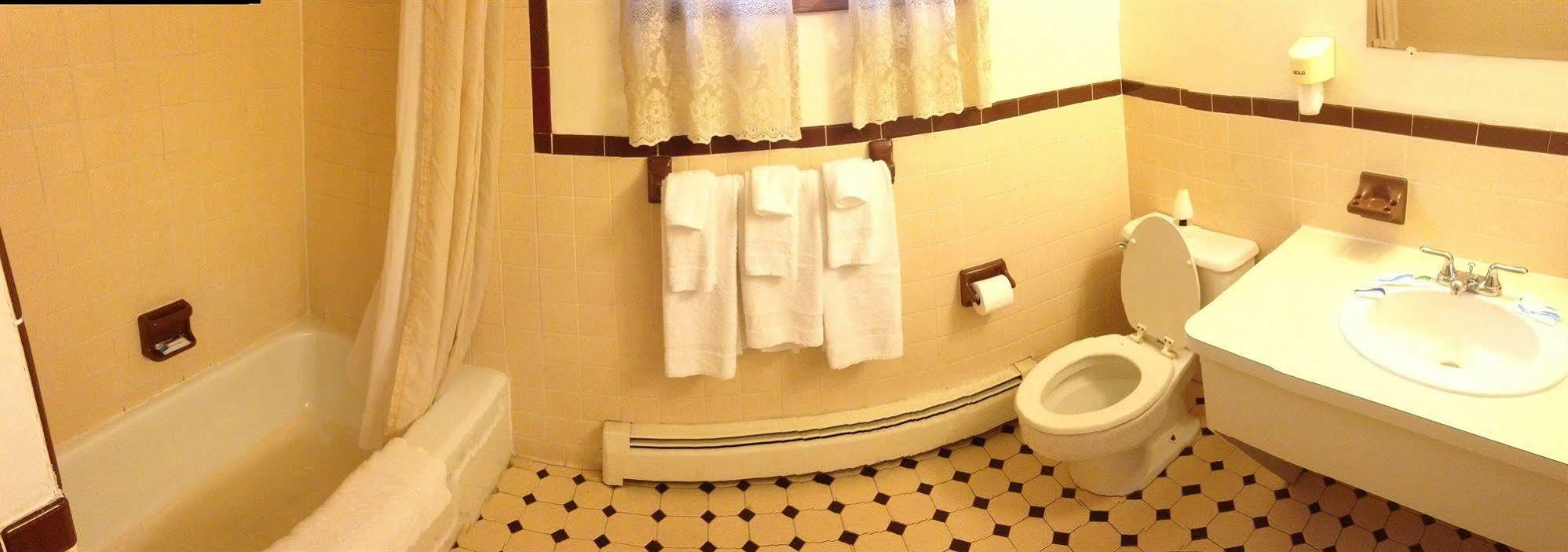 Chateau Motor Lodge Grand Island Bagian luar foto