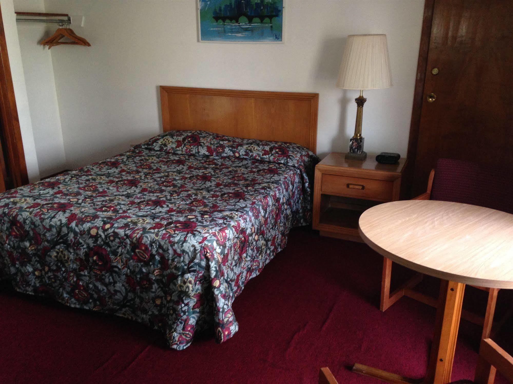 Chateau Motor Lodge Grand Island Bagian luar foto